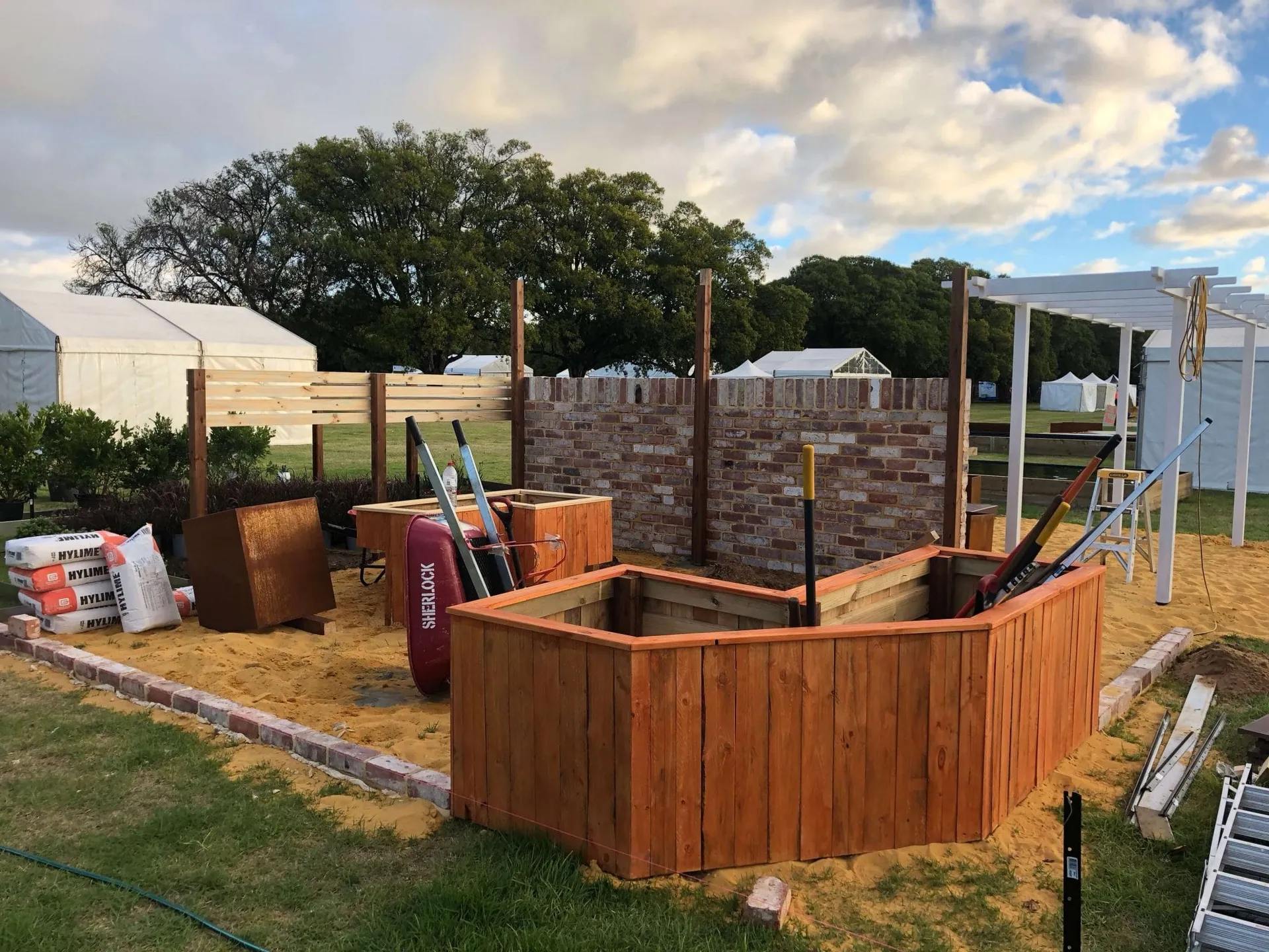 White minimalist pergola pillars in the Urban-style garden at the Perth Garden Show.